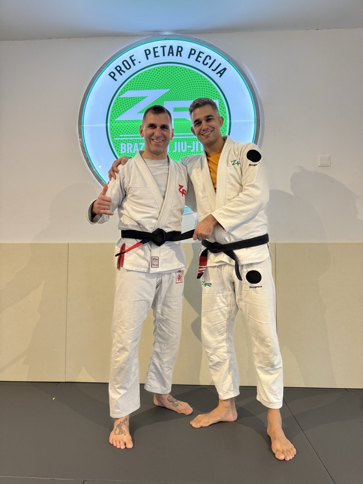 Prof. Petar Pecija (ZR Team Vienna) mit Headcoach Philipp Kainz von Hocus Chokus BJJ Wien